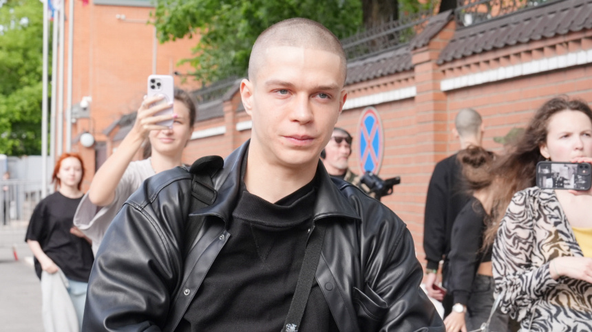    Фото: ИЗВЕСТИЯ/Эдуард Корниенко; Telegram/Глеб Калюжный/glebkalyzhnyy; 5-tv.ru