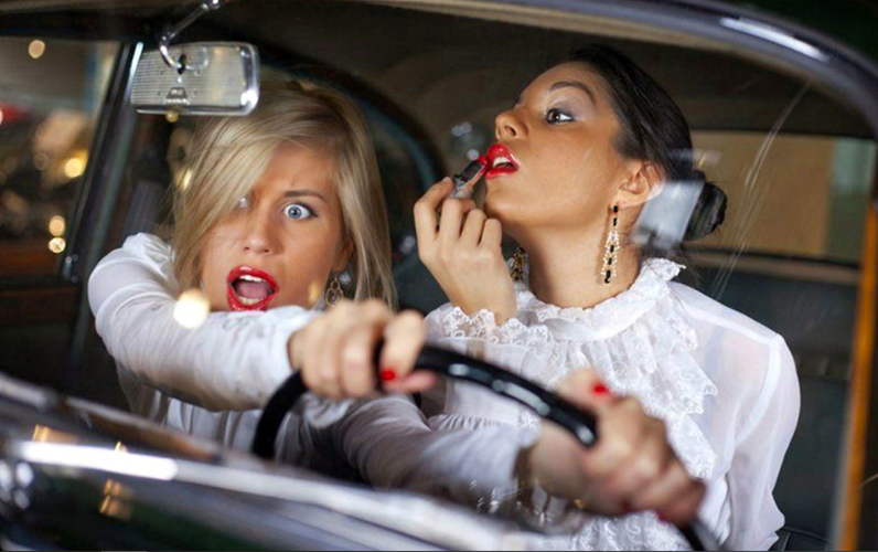 Девушки за рулём :)