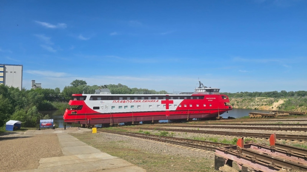    В Коломне спустили на воду медицинский теплоход для Югры