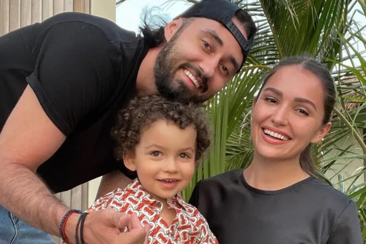    Мот с женой и сыном Соцсети