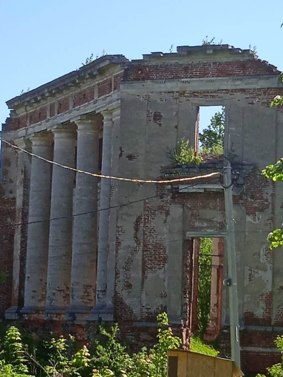 Усадьба Петровское, ускользающая красота