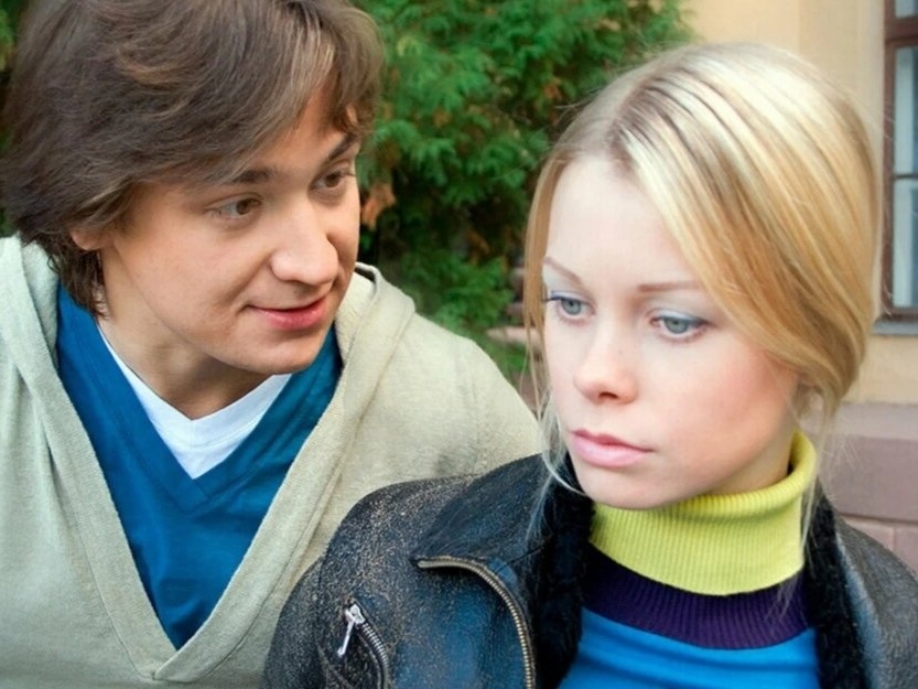 Кирилл Жандаров и Евгения Осипова кадр из сериала «Доярка из Хацапетовки»