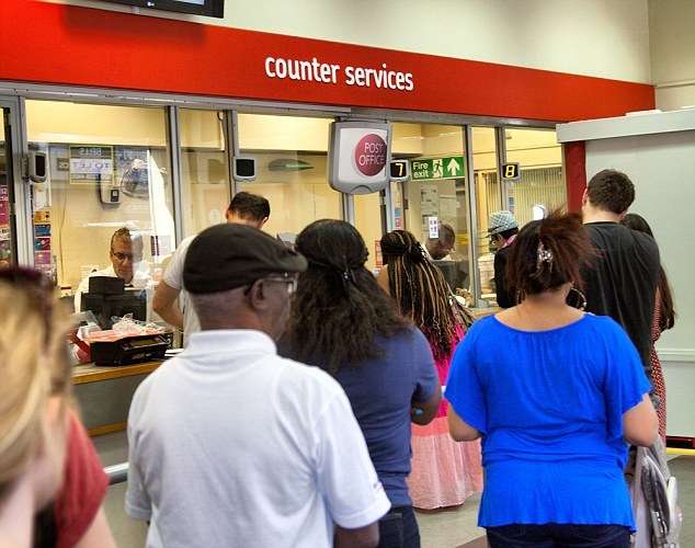 Вот такая бывает очередь на почте. Фотография из открытого источника. 