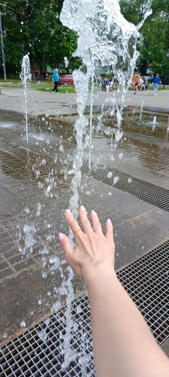 То чувство, когда захотела выложить сторис, а интернета нет😃