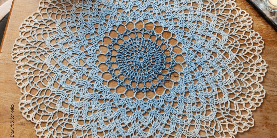 Чем пряжа секционного крашения отличается от пряжи с переходом цвета. Рассказываю на примере салфетки. Как создать градиент в вязании самим