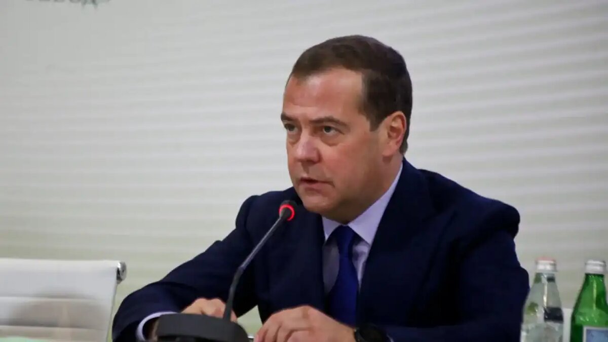    Дмитрий Медведев.