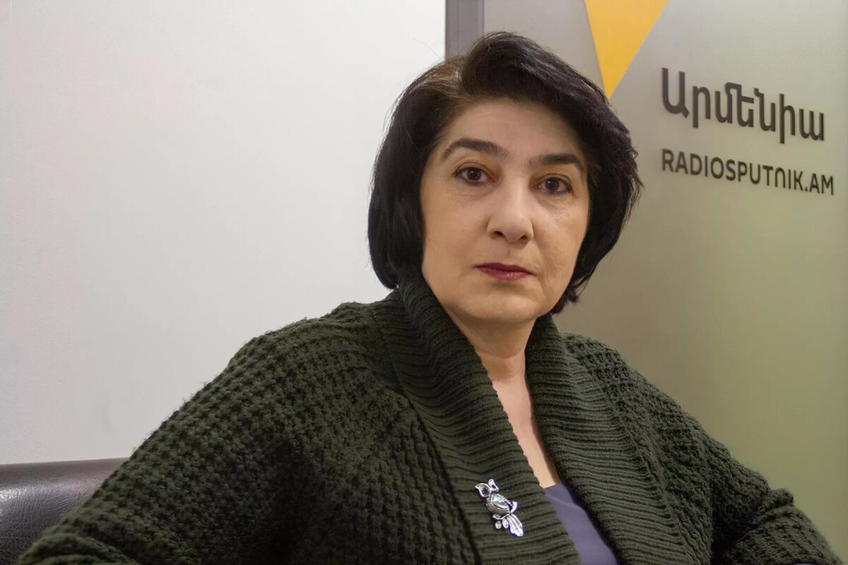 Чрезвычайный и полномочный посол РА, дипломат Дзюник Агаджанян в гостях радио Sputnik © Sputnik / Zara Mika