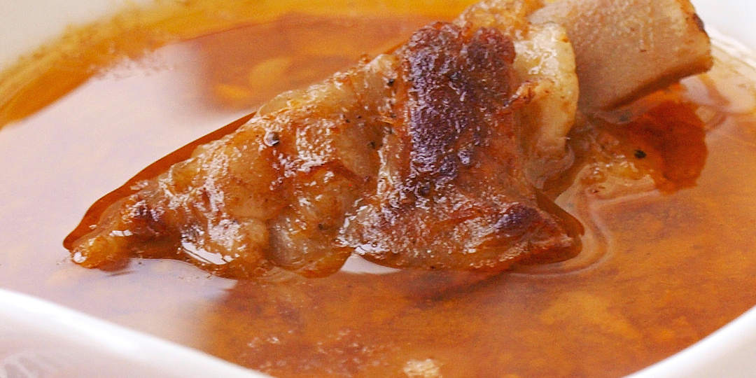 Рёбрышки не надо запекать – на сковороде они получаются не хуже, а благодаря подливке – даже лучше!