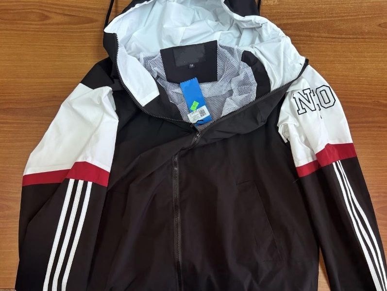    В Югре полиция пресекла реализацию крупной партии контрафактной одежды и обуви