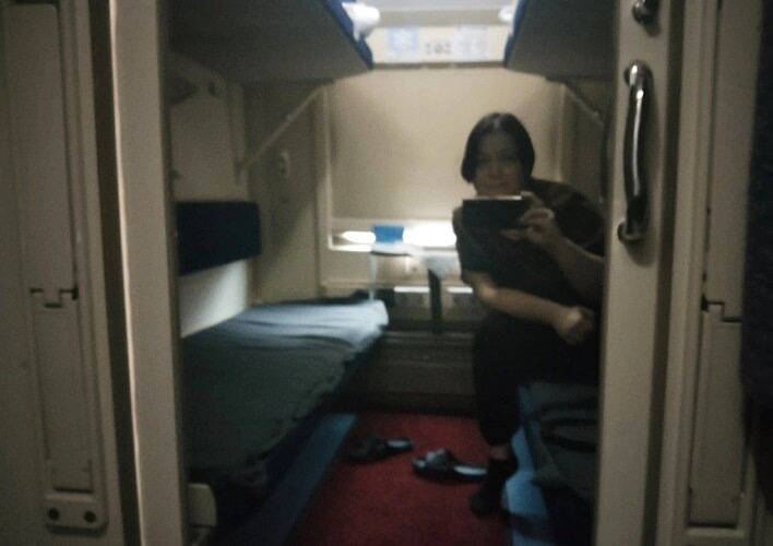 Автор едет в Адлер в двухэтажном поезде, 2021 г