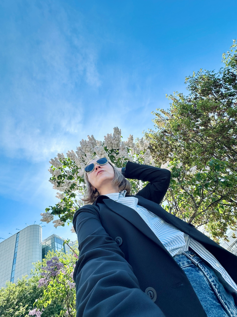 Фоткала, кстати, не на селфи камеру, а на заднюю с 0,5х.