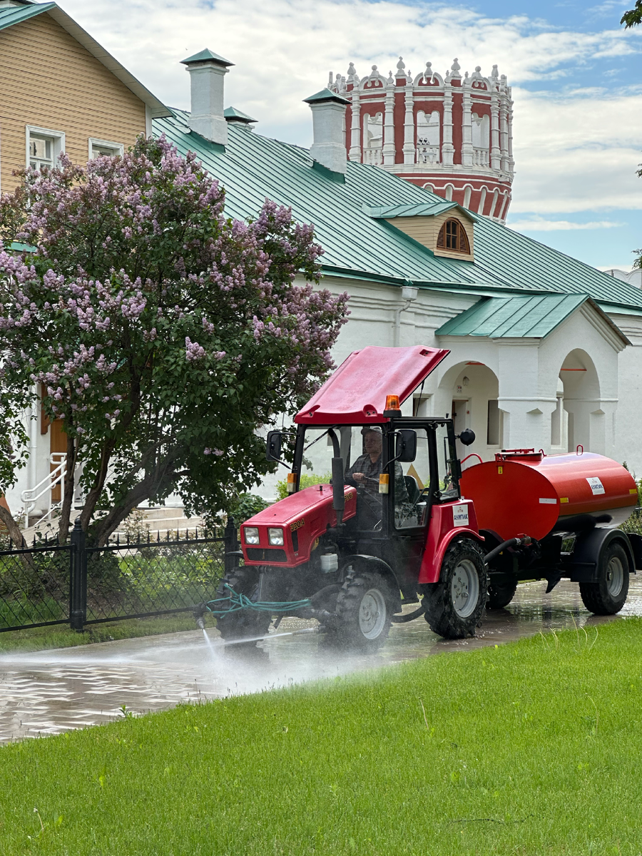 Трактор фоткала для Тимохи, но уж очень ярко вышло.