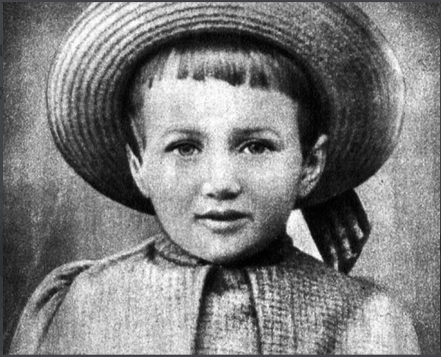 Анна Ахматова в детстве. 