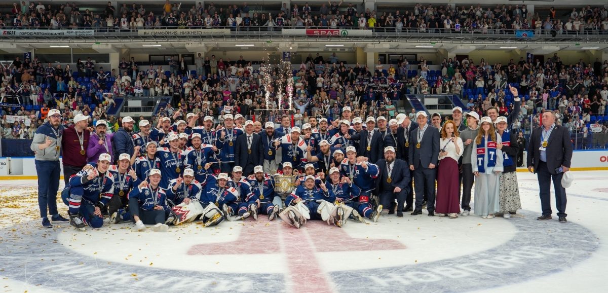    Губернатор Глеб Никитин – за нападающим Даниилом Ильиным, который 10 лет назад выиграл с «Чайкой» Кубок Харламова