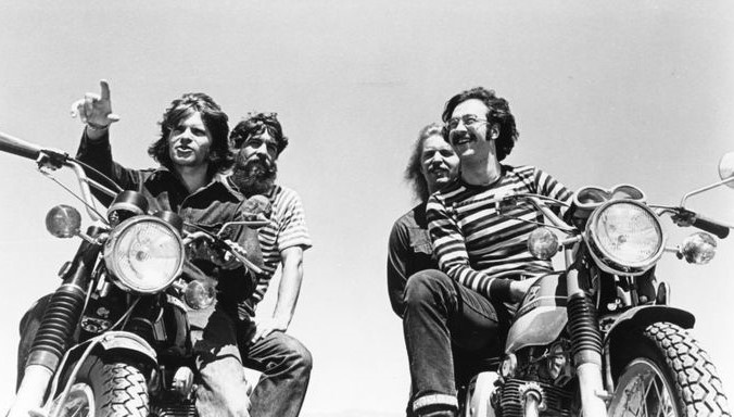 Эта фотография CCR публиковалась в книге О. Феофанова «Музыка бунта» (1975). Во всех советских библиотеках, где я видел эту книгу, фото было вырезано.