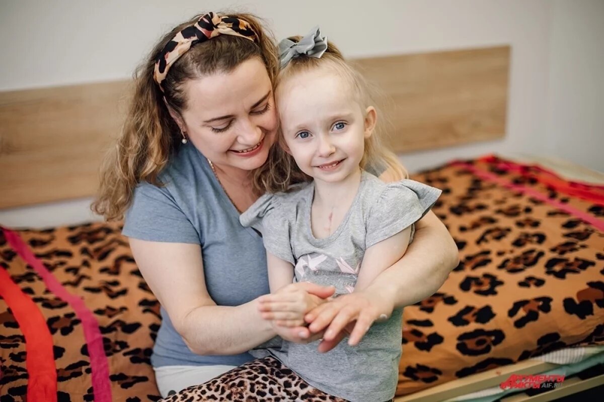    Варя всё делает для победы: не жалуется и терпеливо трудится. Но одной реабилитации недостаточно.