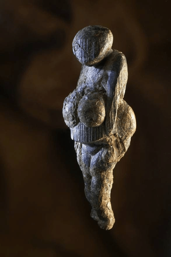 «Венера из Гагарино» была обнаружена недалеко от деревни Гагарино в Липецкой области. Эрмитаж, Санкт-Петербург. Статуэтка из слоновой кости. Возраст около 21–20 тыс. лет 