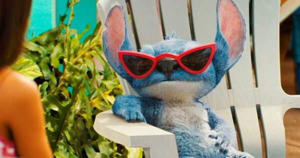 Забавный инопланетянин Стич, покоривший сердца зрителей, возвращается. Обложка © Кадр из фильма «Лило и Стич», режиссёр Дин Флейшер-Кэмп, сценарист Chris Kekaniokalani Bright и др. / Kinopoiskatomic:embed 1
