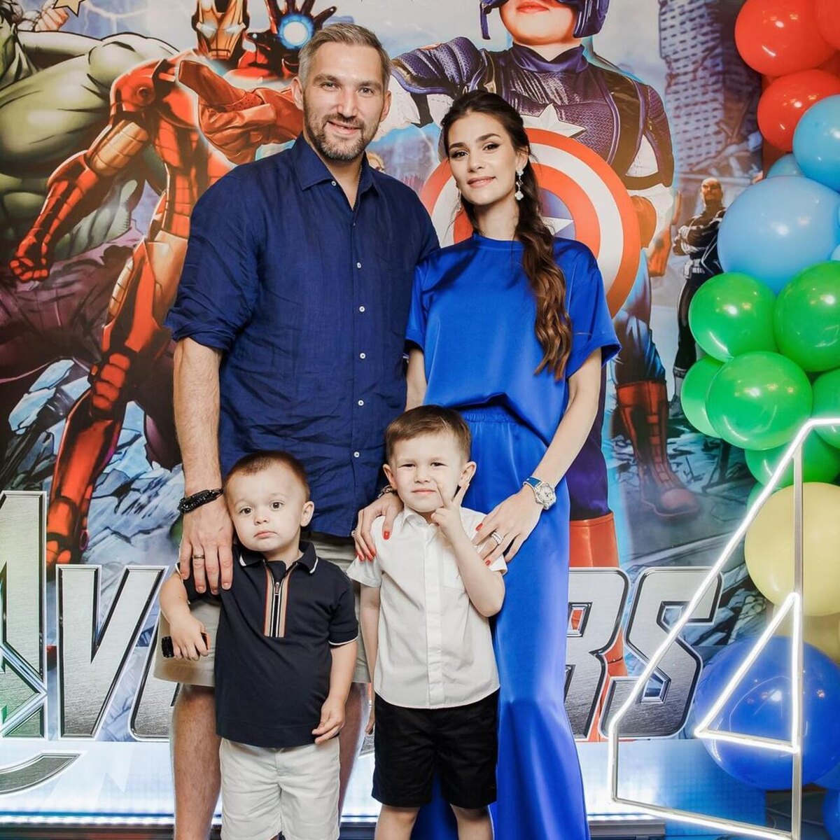    Александр Овечкин с женой и детьми Соцсети