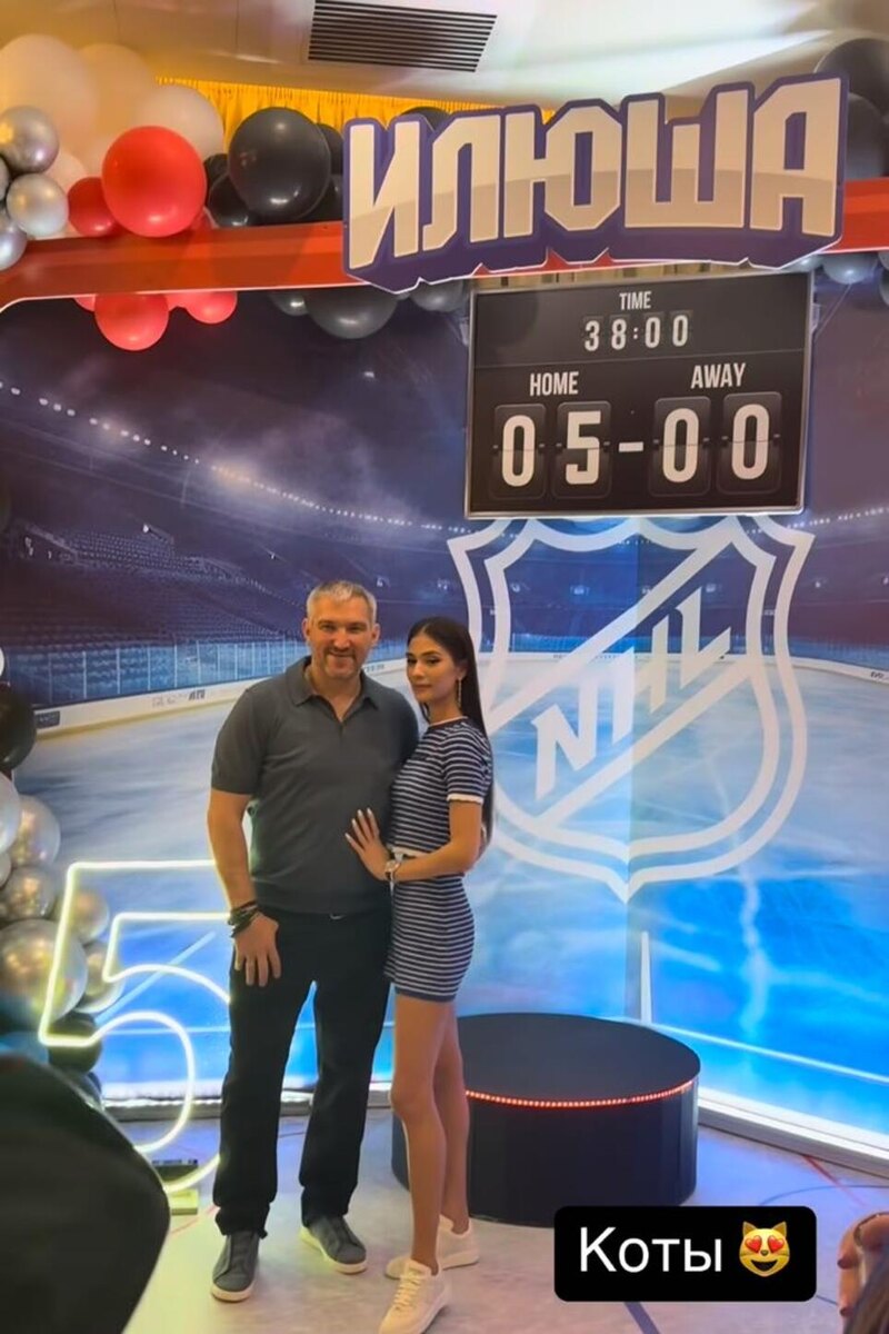    Александр Овечкин с женой Соцсети