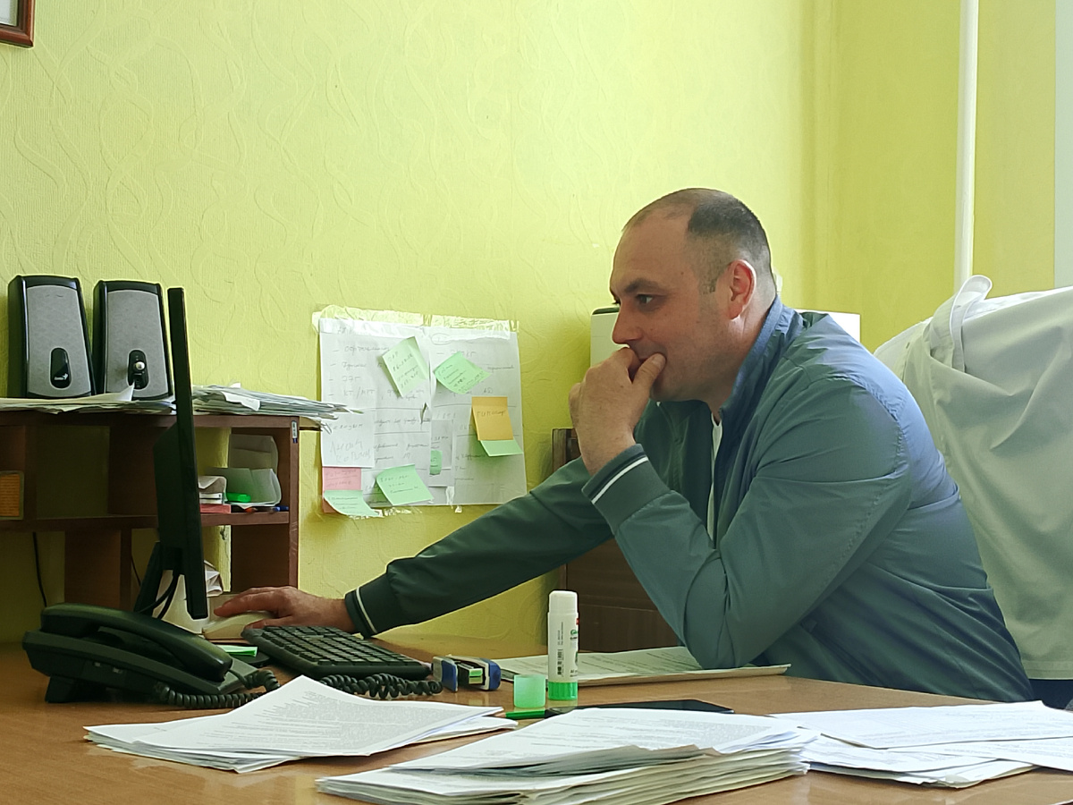 Здесь и сейчас я чувствую тонкую ниточку связи с моим лечащим заботушкой - С. С. Ромашко. Поэтому уверена: всё будет хорошо! Он знает это точно! ❤️