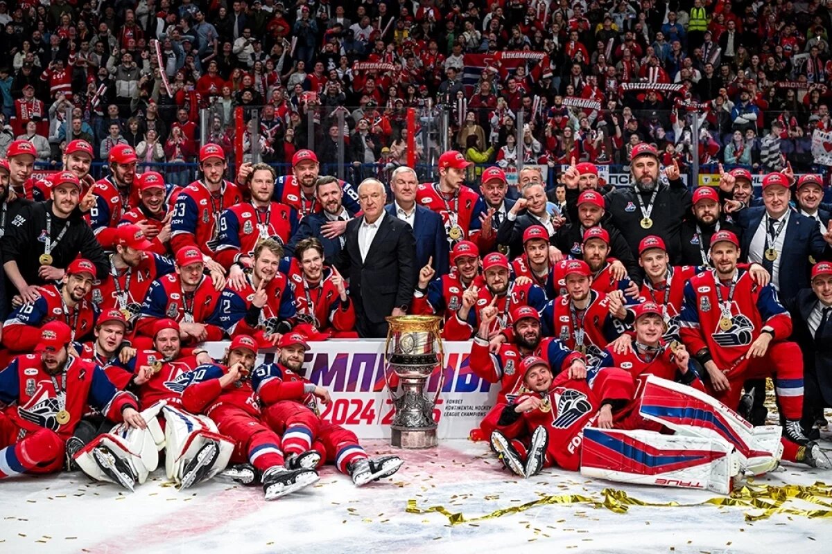    Игроки ХК «Локомотив» победили в финале плей-офф чемпионата КХЛ в Ярославле. Команда стала обладателем Кубка Гагарина.