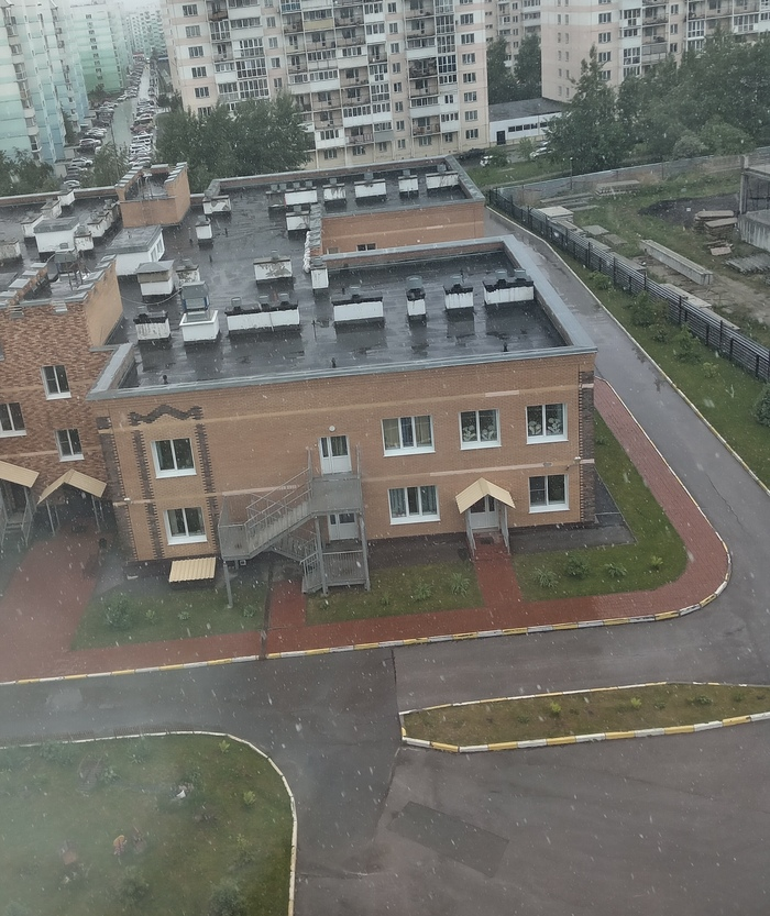 майский снег