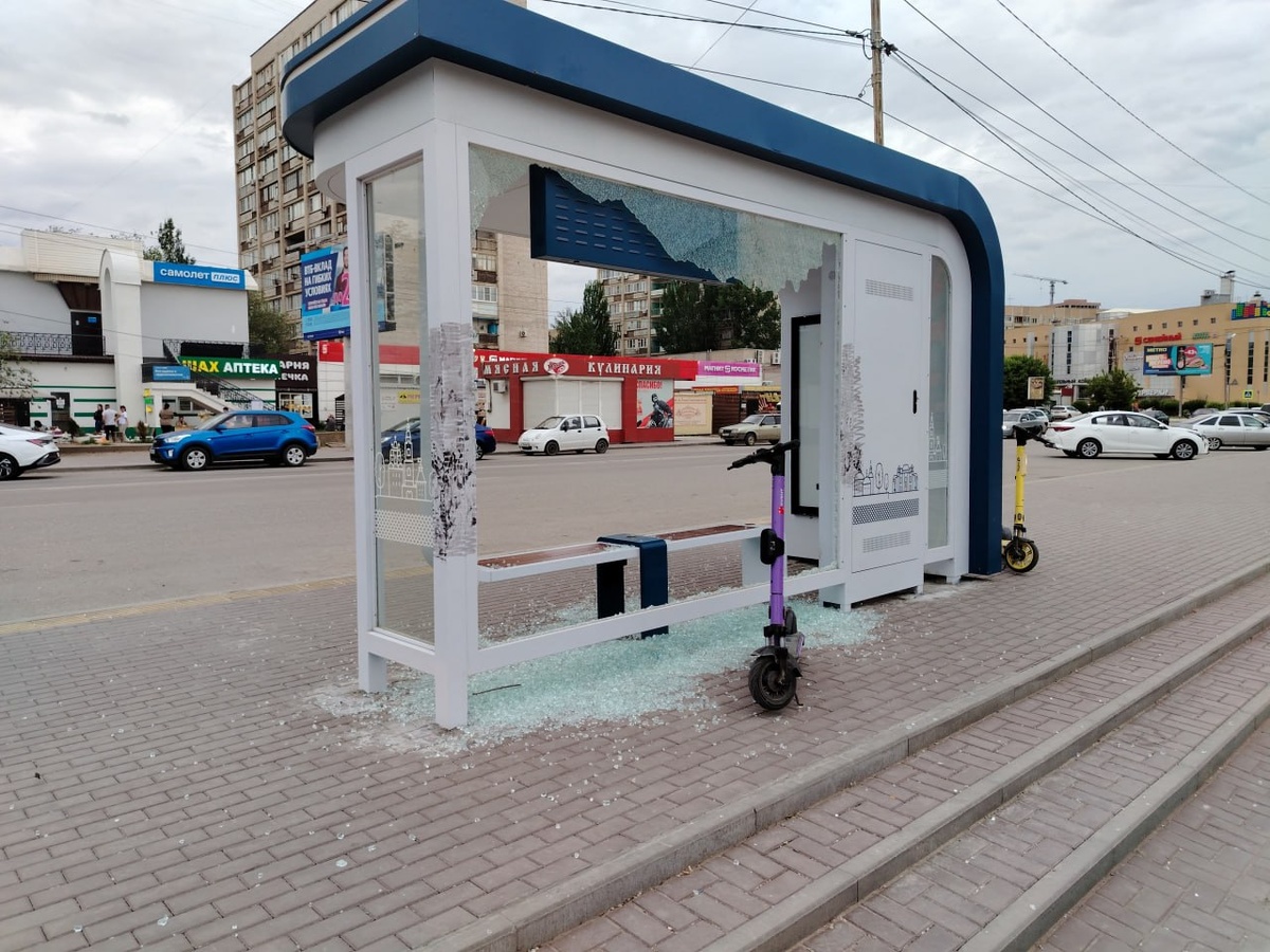    Время было утреннее, не для вандалов, рассказали очевидцы. Фото из тг-канала Е. Дунаева.