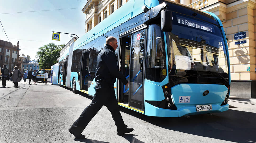 Пассажировместимость электробуса «Сириус» — 107 человек, включая не менее 30 мест для сидения.📷Фото: Александр Коряков / Коммерсантъ