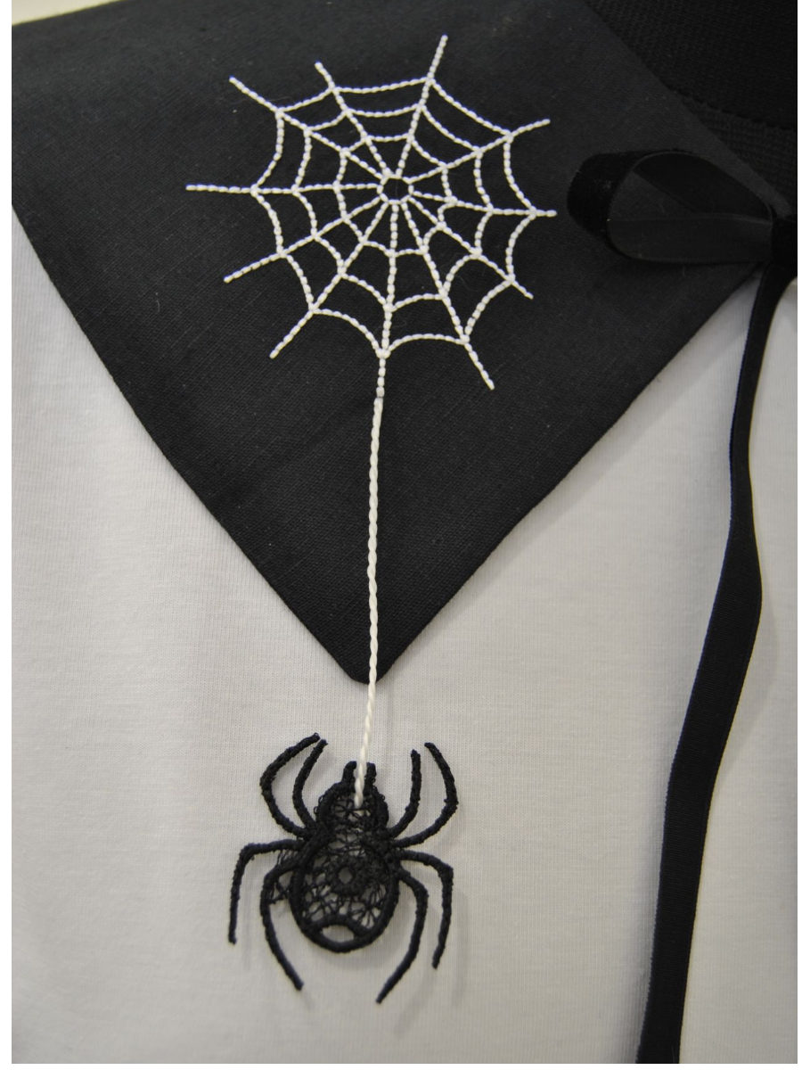 необычный воротничок с кружевным паучком