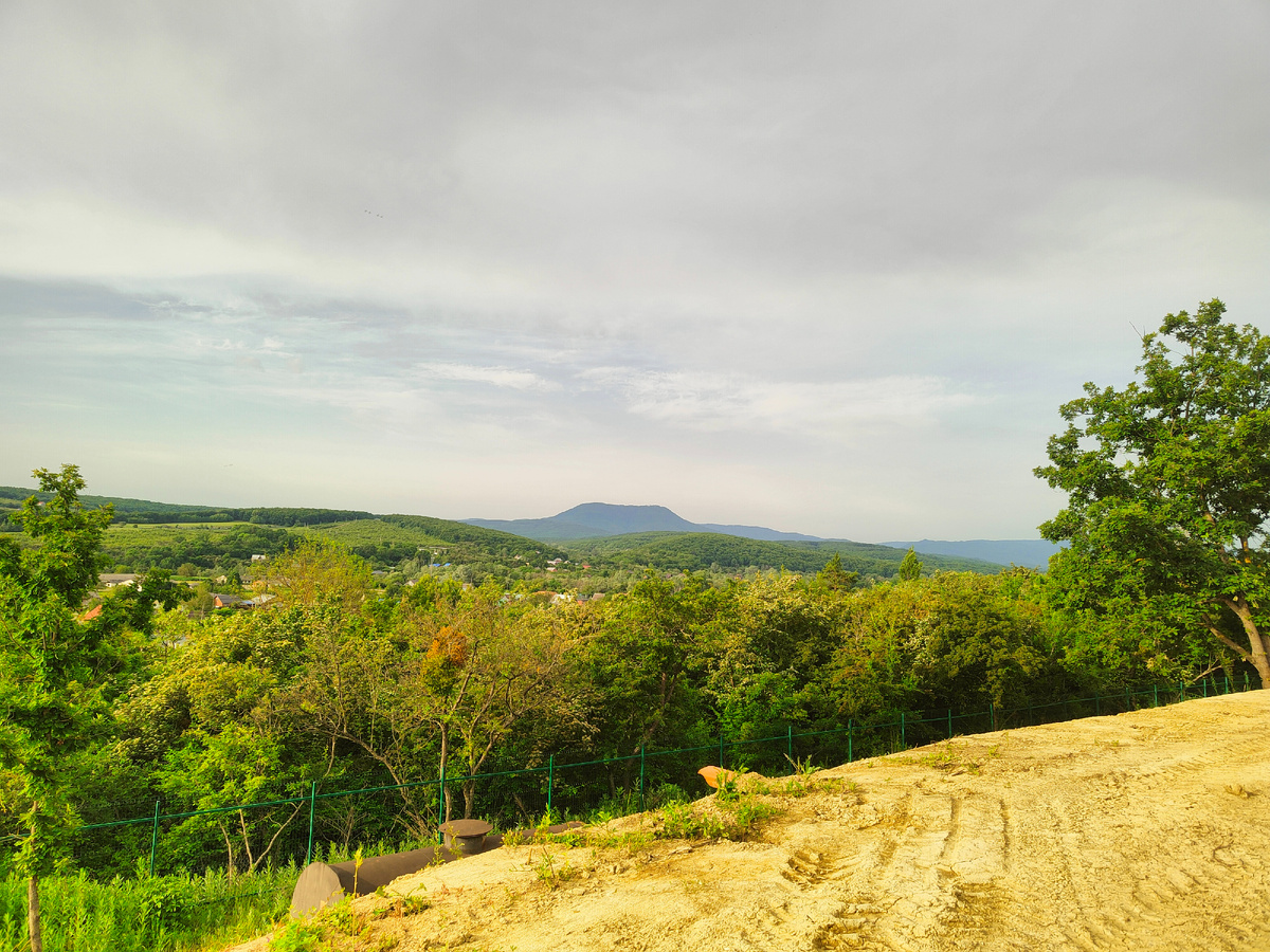 Виды с территории шикарные!