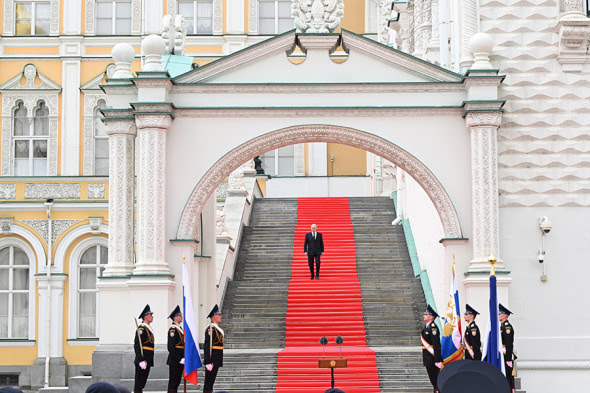 Красное крыльцо Кремля. На него первой въехала «Нива» на смотринах у руководства СССР. Фото: РБК