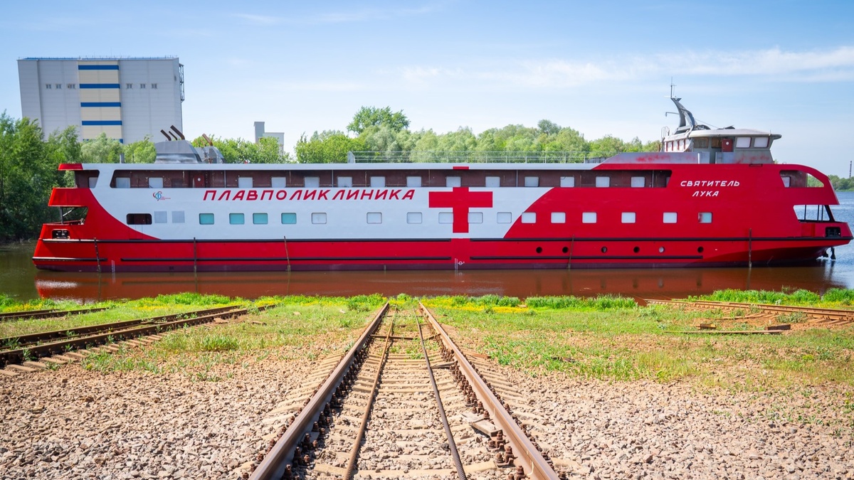    Новую плавполиклинику Югры спустили на воду в Коломне