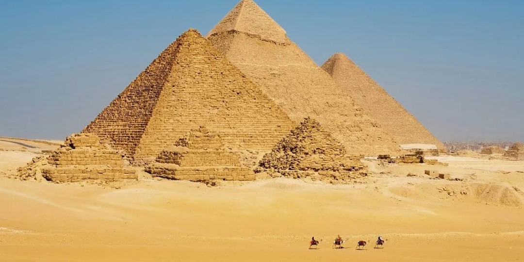 Где брали миллионы тонн блоков для строительства пирамид в Древнем Египте и как их перемещали