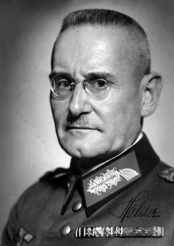 https://upload.wikimedia.org/wikipedia/commons/c/c5/Bundesarchiv_Bild_146-1970-052-08%2C_Franz_Halder.jpg