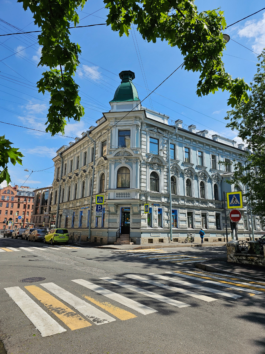 На прогулке всегда есть на что посмотреть😍