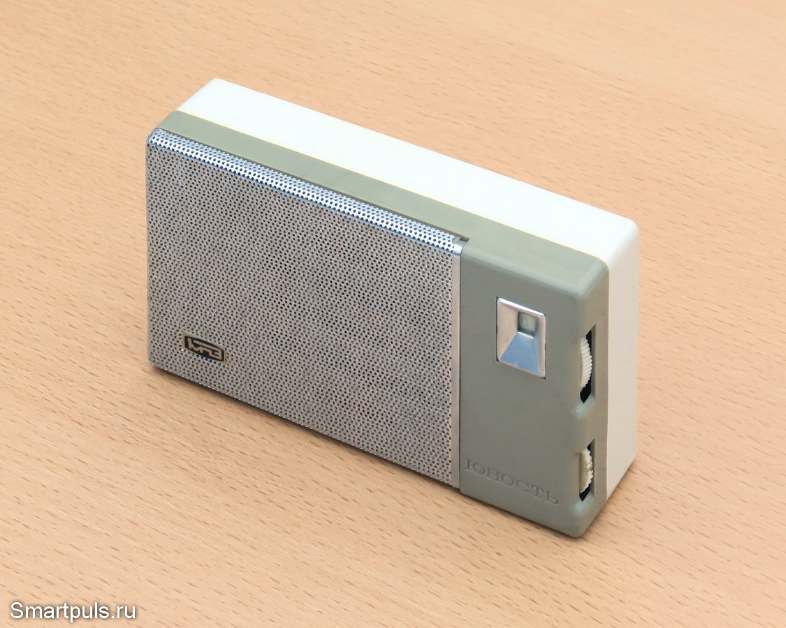 Старый транзисторный приёмник, переделанный в Bluetooth колонку