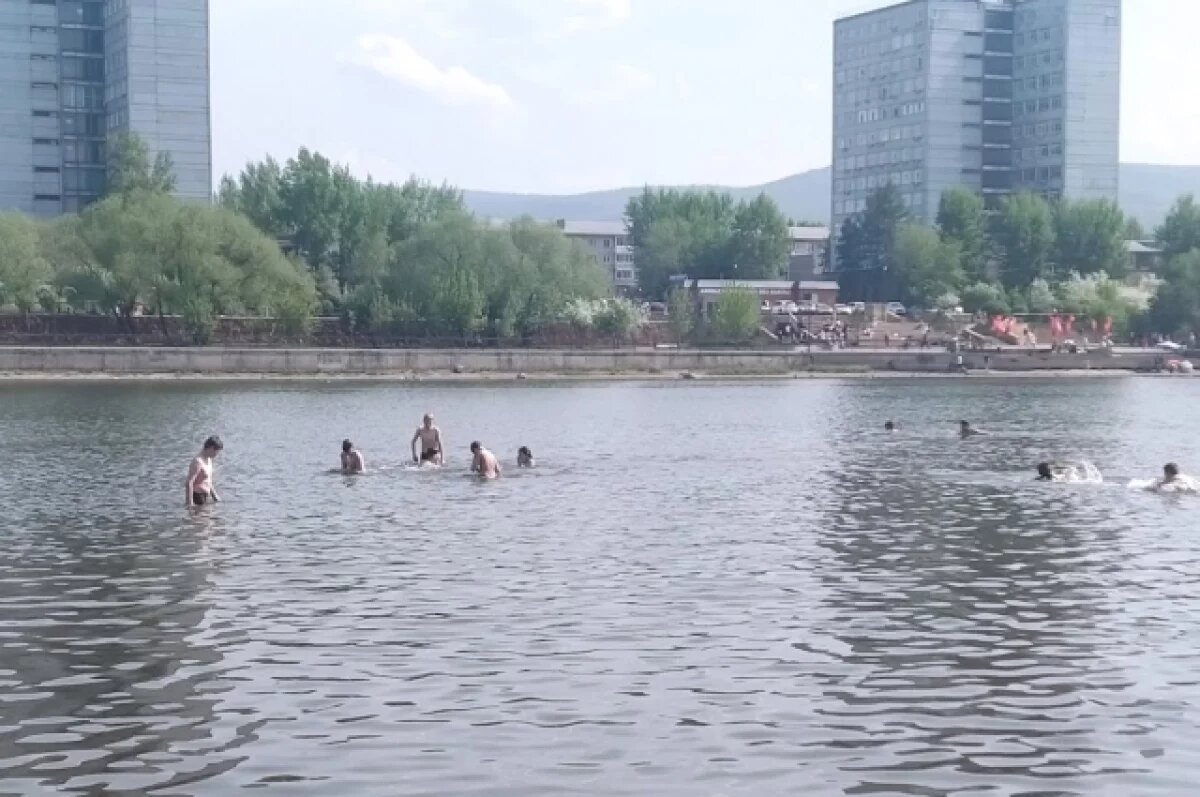    На данный момент купаться в Красноярском крае негде.