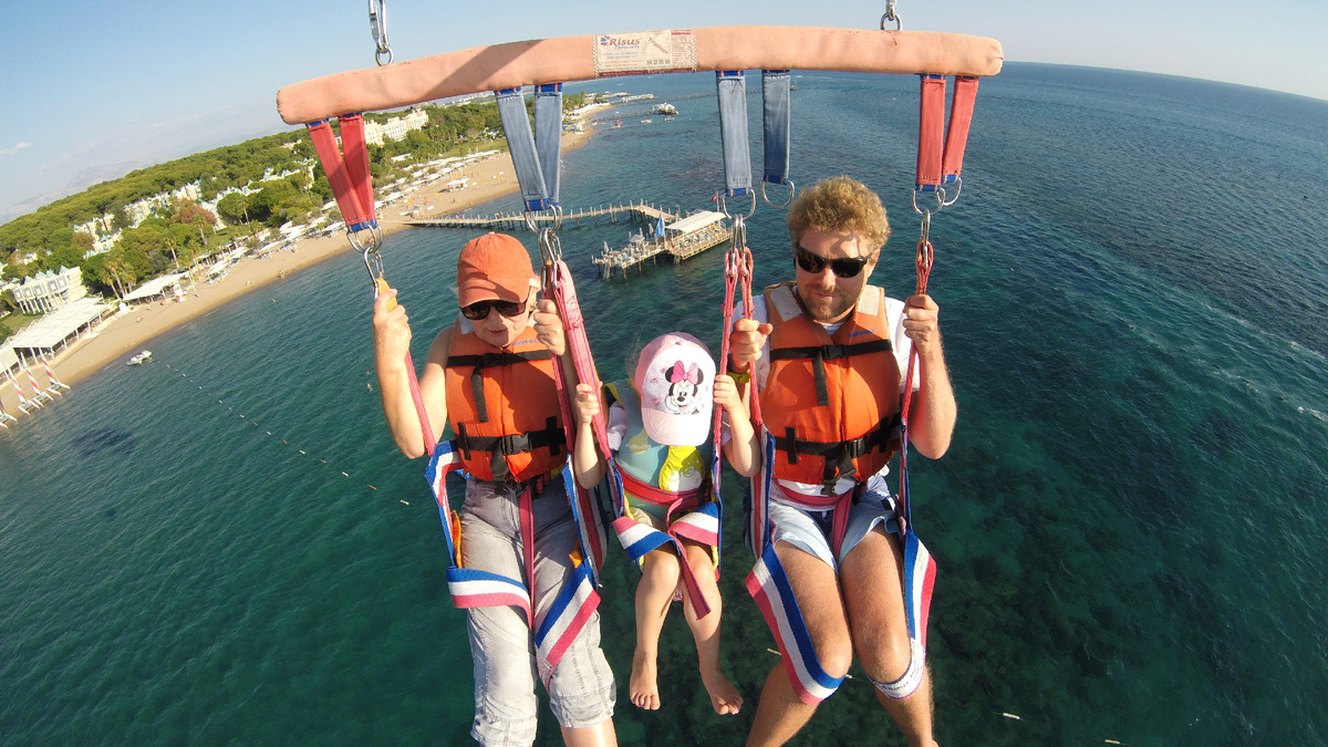 Наша студентка Сашенька с бабушкой Людмилой Викторовной и папой Виктором