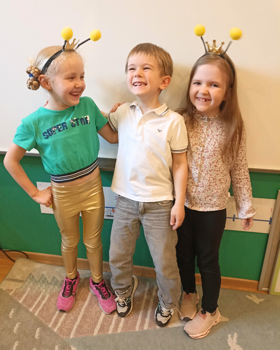 Людмила Викторовна на уроке в детском саду P'titCREF