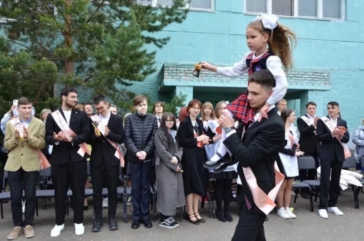    Ребята, поступившие в омские вузы на основании высоких баллов ЕГЭ, получают единовременные выплаты в размере 30 - 120 тыс. руб.