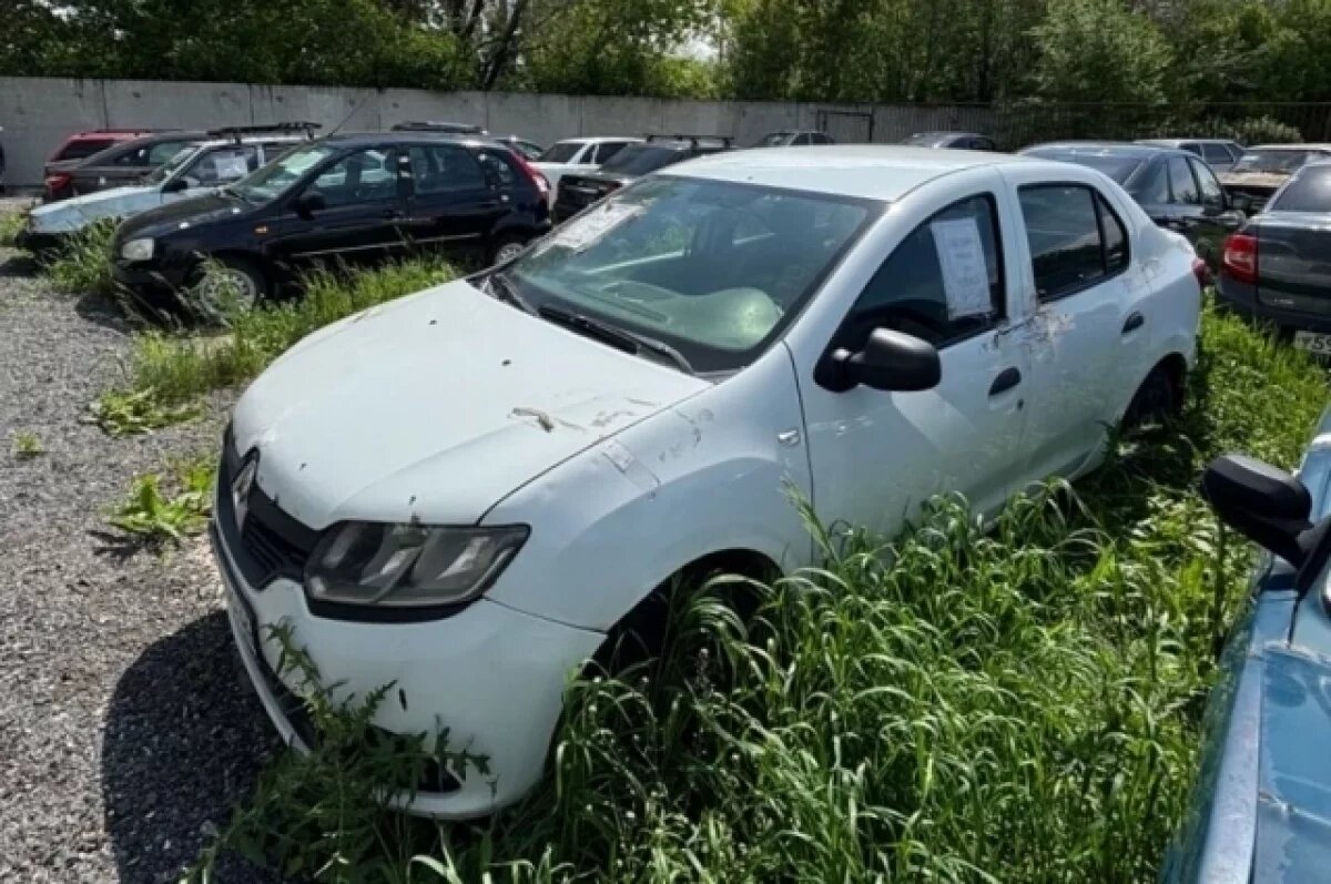    Приставы Тольятти передали в зону СВО конфискованный «Рено Логан»