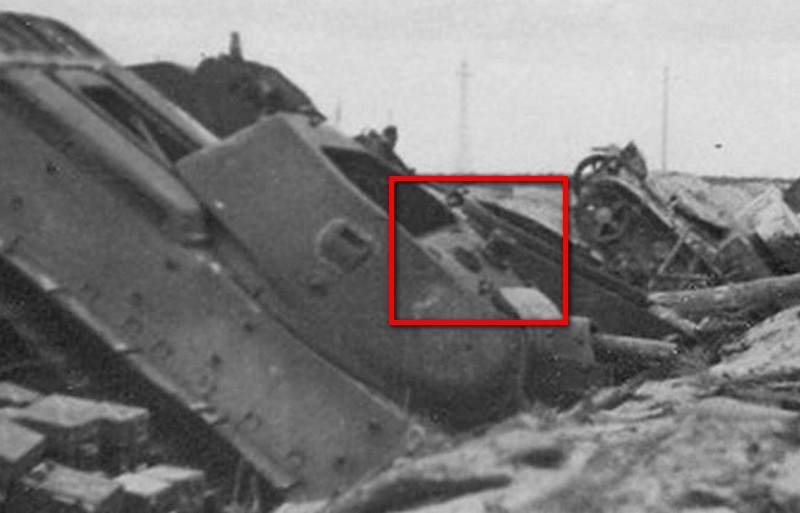 Танк Т-34 с пушкой Ф-34 в противотанковом рву на Невском пятачке