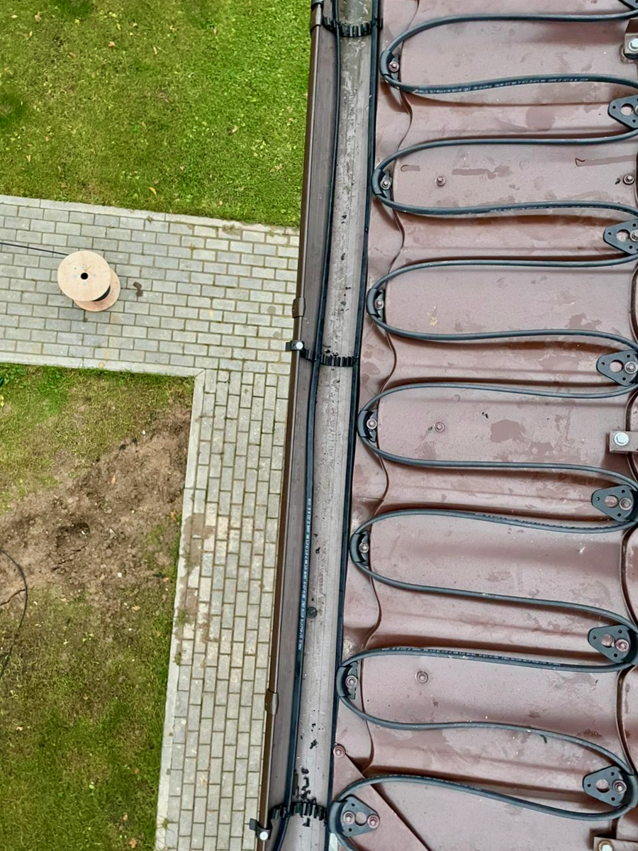 Монтаж греющего кабеля по краю кровли металлочерепица / hotcable.ru