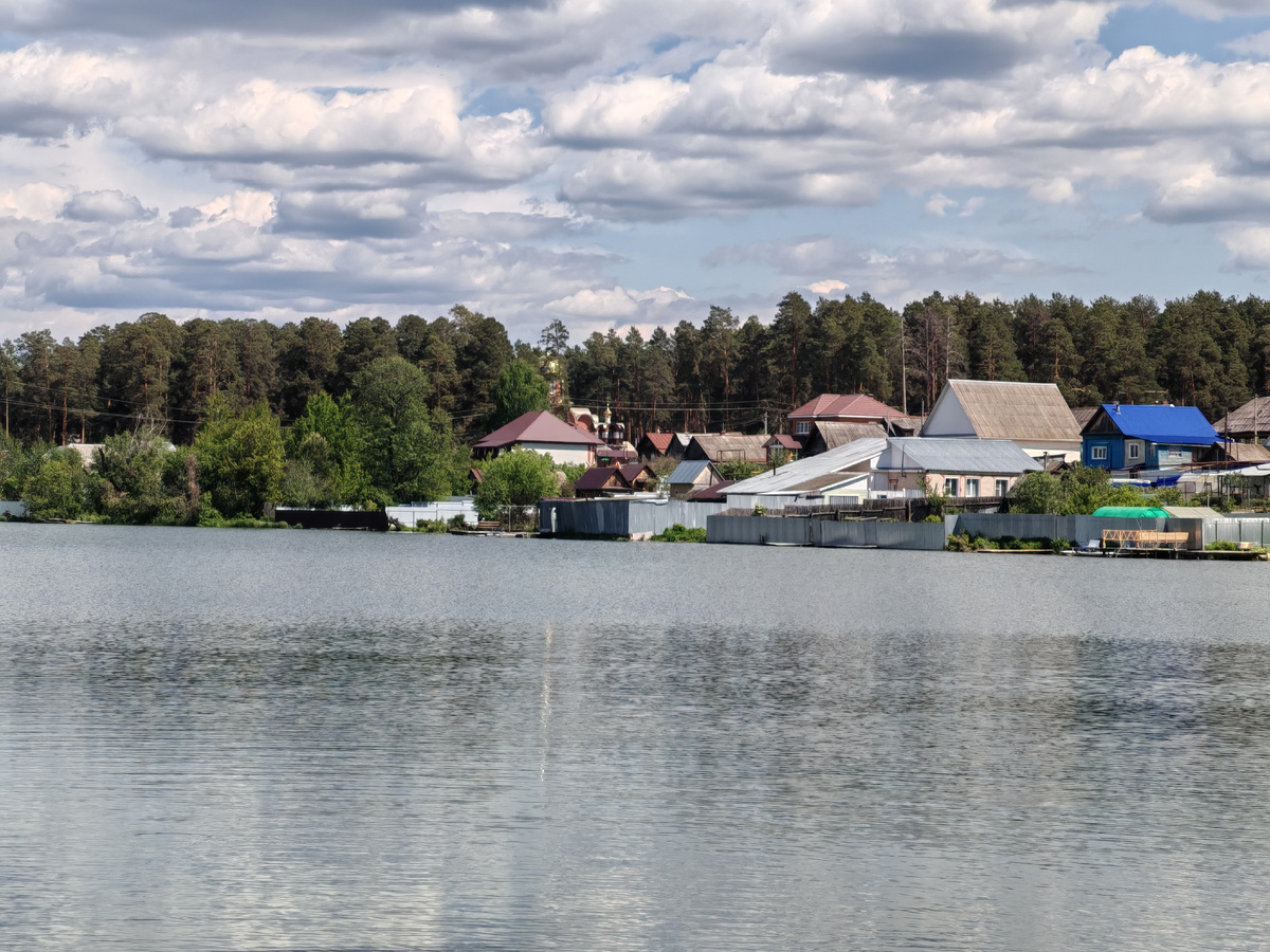 В центе города большой пруд