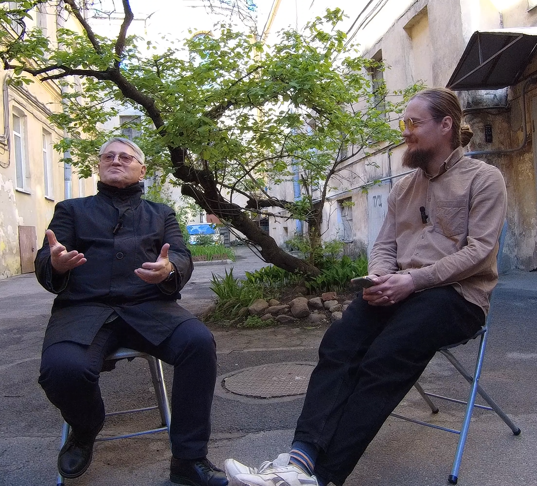 Анатолий Дмитриев – интервьюер
Валерий Савчук – российский философ, аналитик изобразительного искусства, куратор, художник. Доктор философских наук, профессор кафедры онтологии и теории познания философского факультета СПбГУ. Член Международного союза историков искусств и художественных критиков (АИС), Член Союза художников товарищества «Свободная культура», «Пушкинская — 10».

