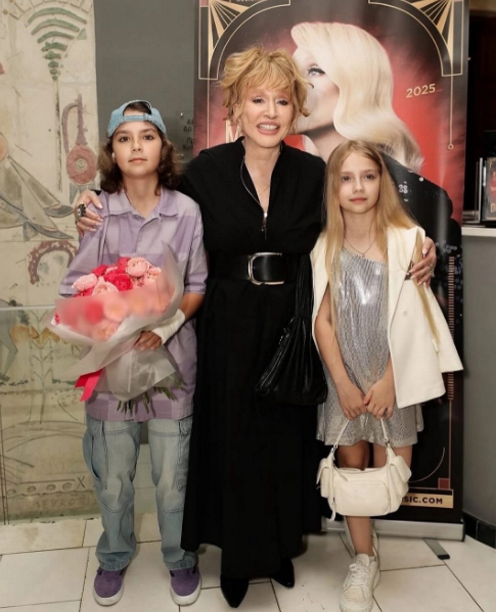 Алла Пугачева с двойняшками Гарри и Лизой. Фото: соцсети
