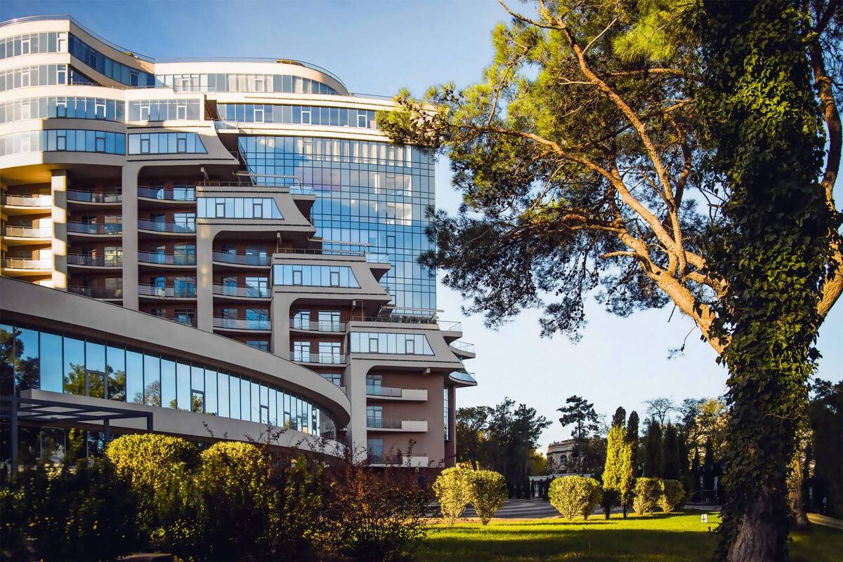 Территория комплекса ЖК Акватория апартаментов Ten moons apart