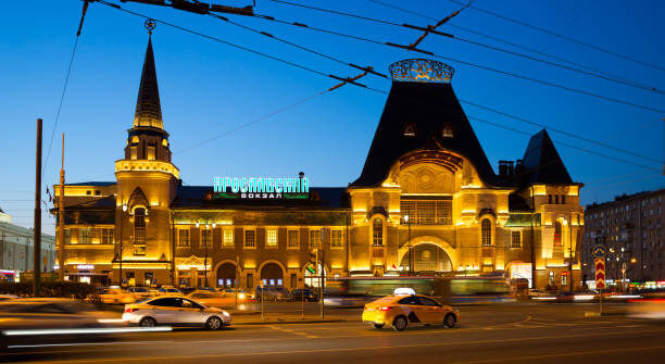 2-ой по старшинству вокзал на площади и из ныне действующих. И он уже проще для своего направления стоит!