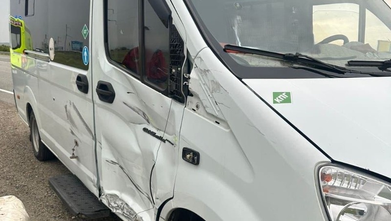    Водитель и пассажиры микроавтобуса в аварии не пострадали Фото: УГИБДД по Ставропольскому краю